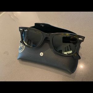 Ray-ban rb2140 wayfarer sunglass with case